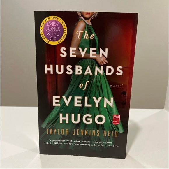 The Seven Husbands of Evelyn Hugo paperback like new condition - Picture 1 of 4